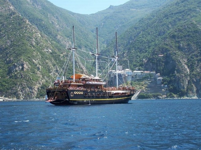 Piratenschiff Athos Menia Maria Ausflug Chalkidiki Griechenland Toroneos Motorboot Pirat Sithonia
